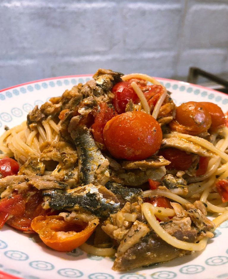 Scopri di più sull'articolo Spaghetti sardine e pomodorini