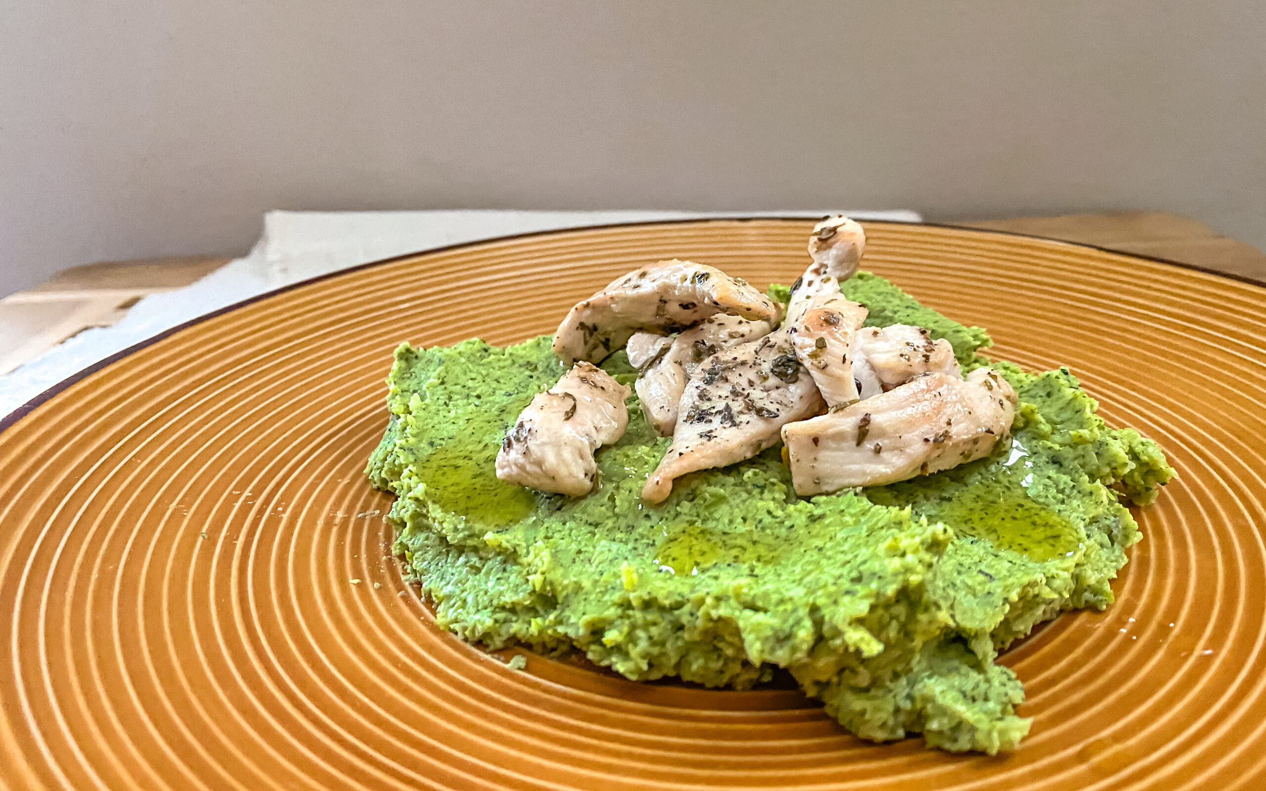 Straccetti di pollo su crema di broccoli