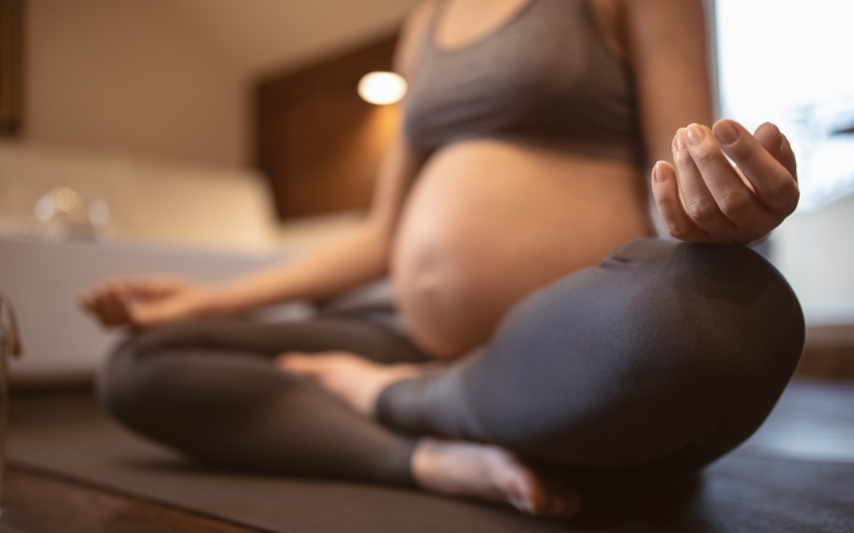 benefici yoga in gravidanza