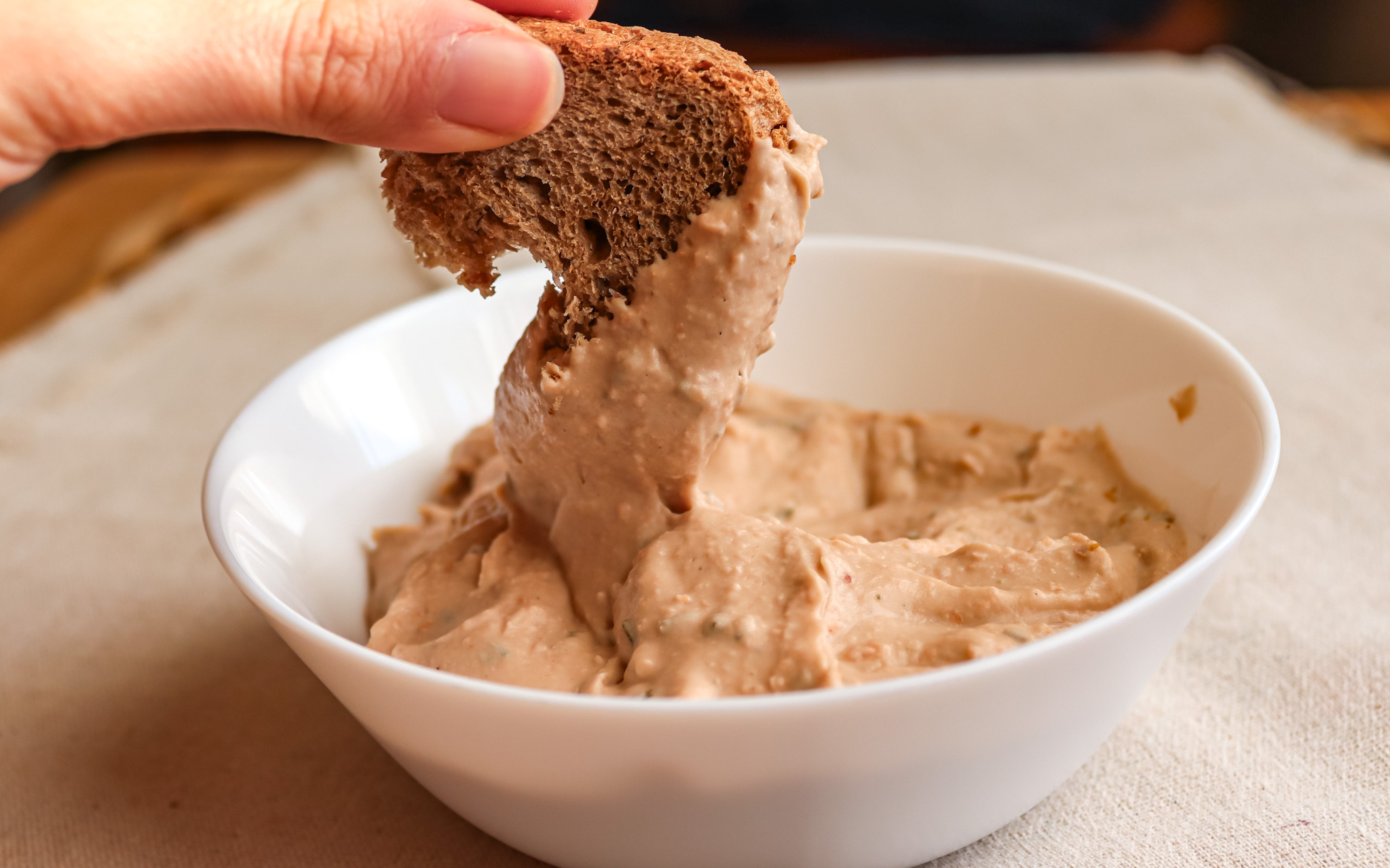 Hummus di fagioli borlotti al rosmarino e nocciole